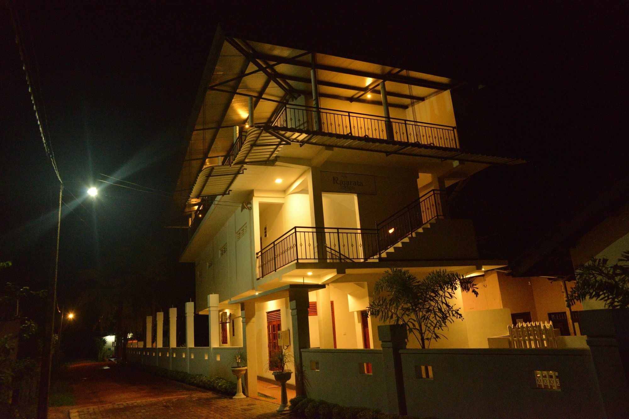 Rajarata Family Resort Anuradhapura Eksteriør billede